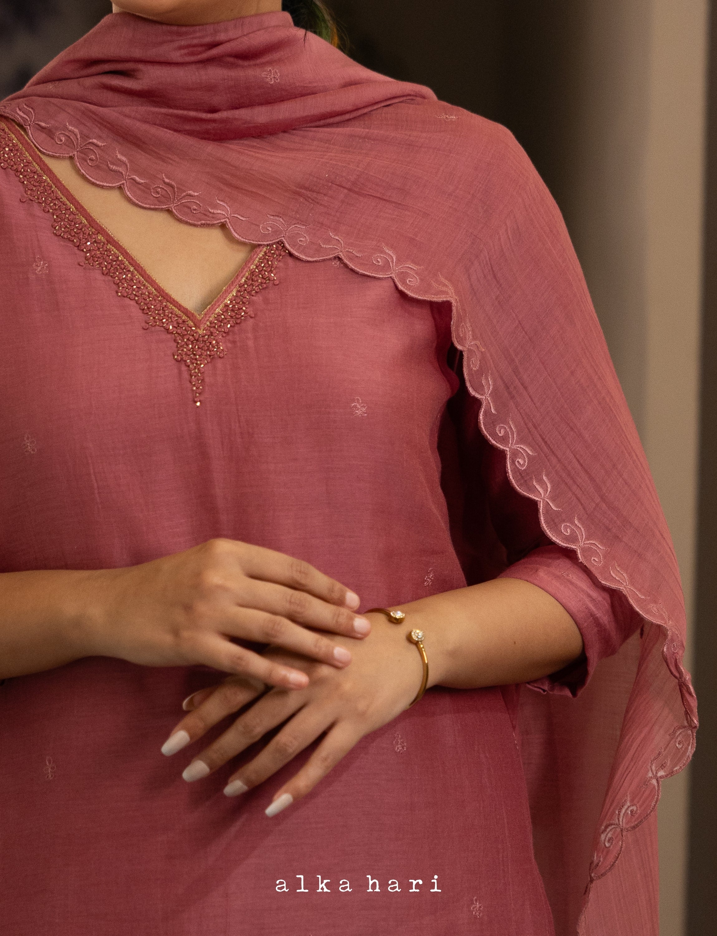 Dusty Pink Scalloped Embroidered Dupatta