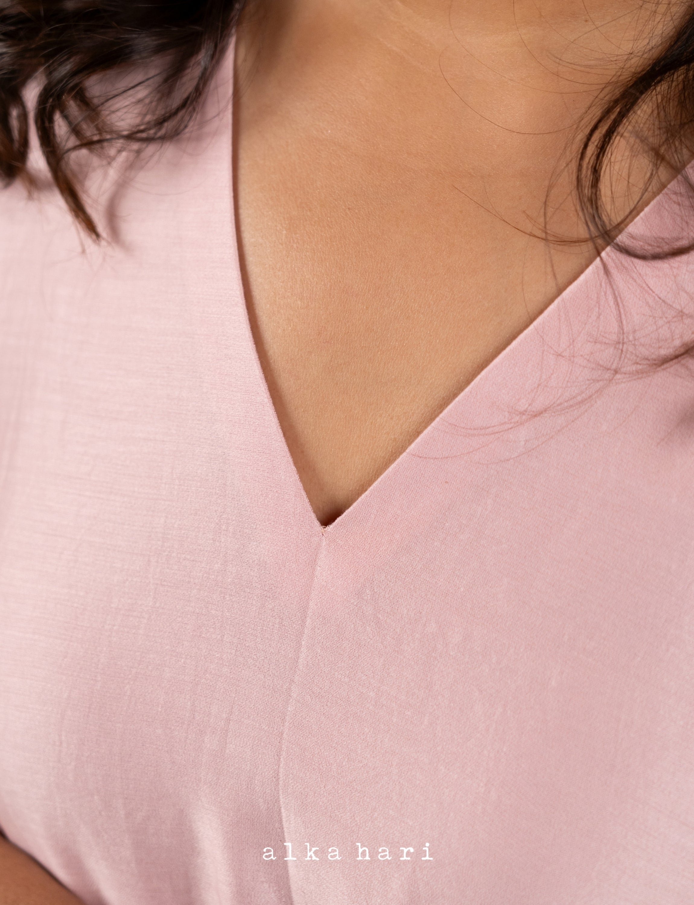 Pink V-Neck Chanderi Silk Mukaish Kurta