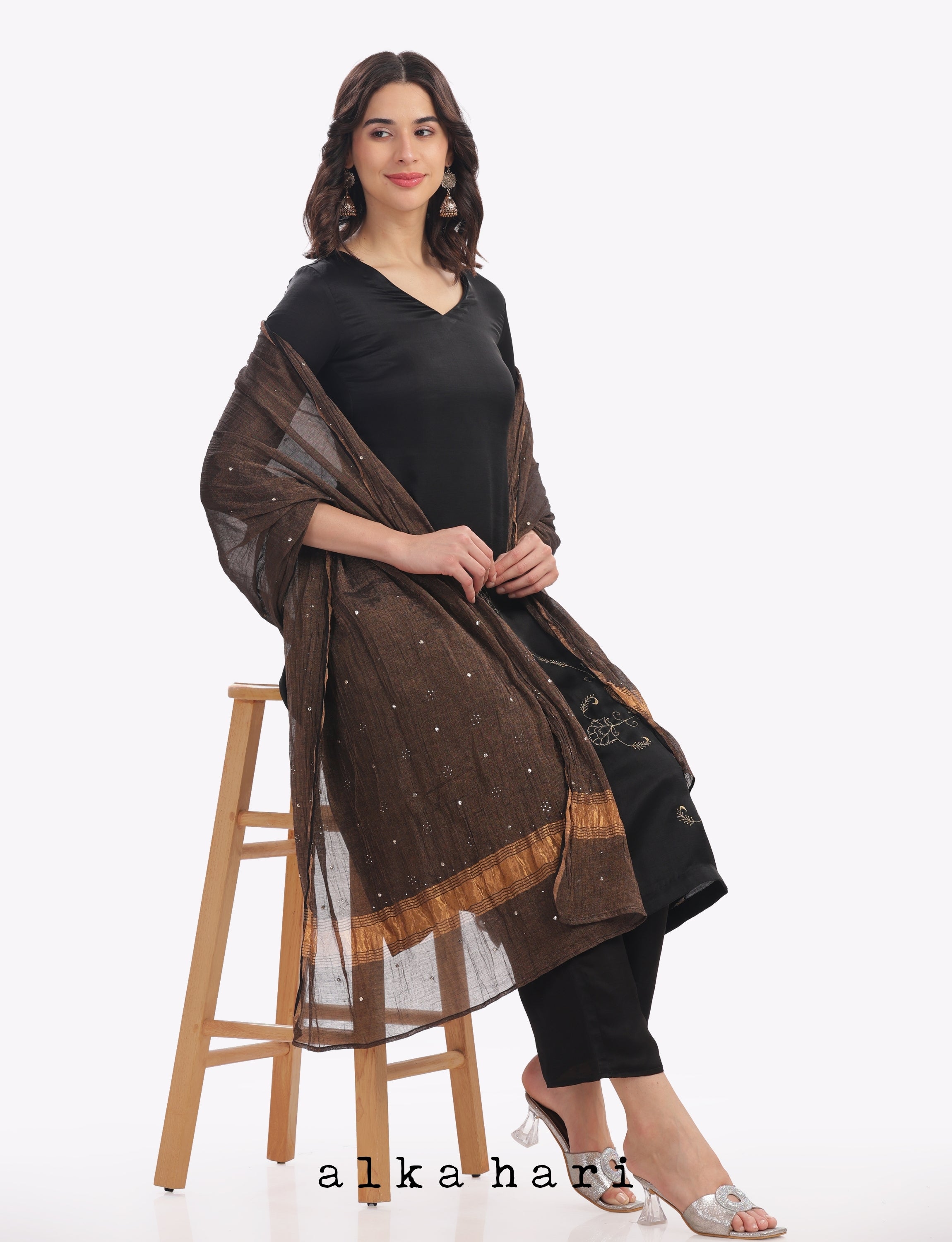 Black Floral Embroidered Kurta