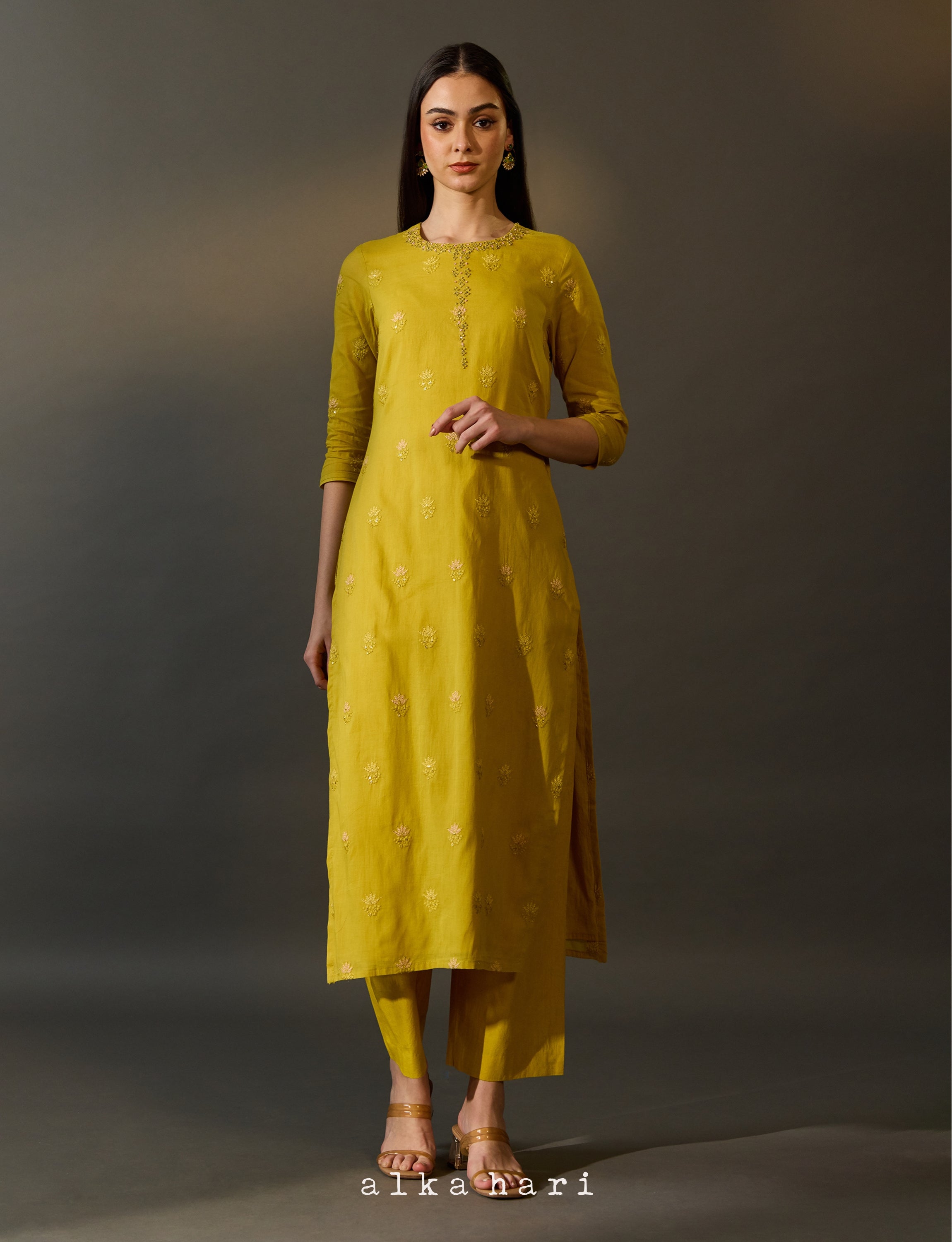 Yellow / Mauve Pink Close Neck Embroidered Kurta
