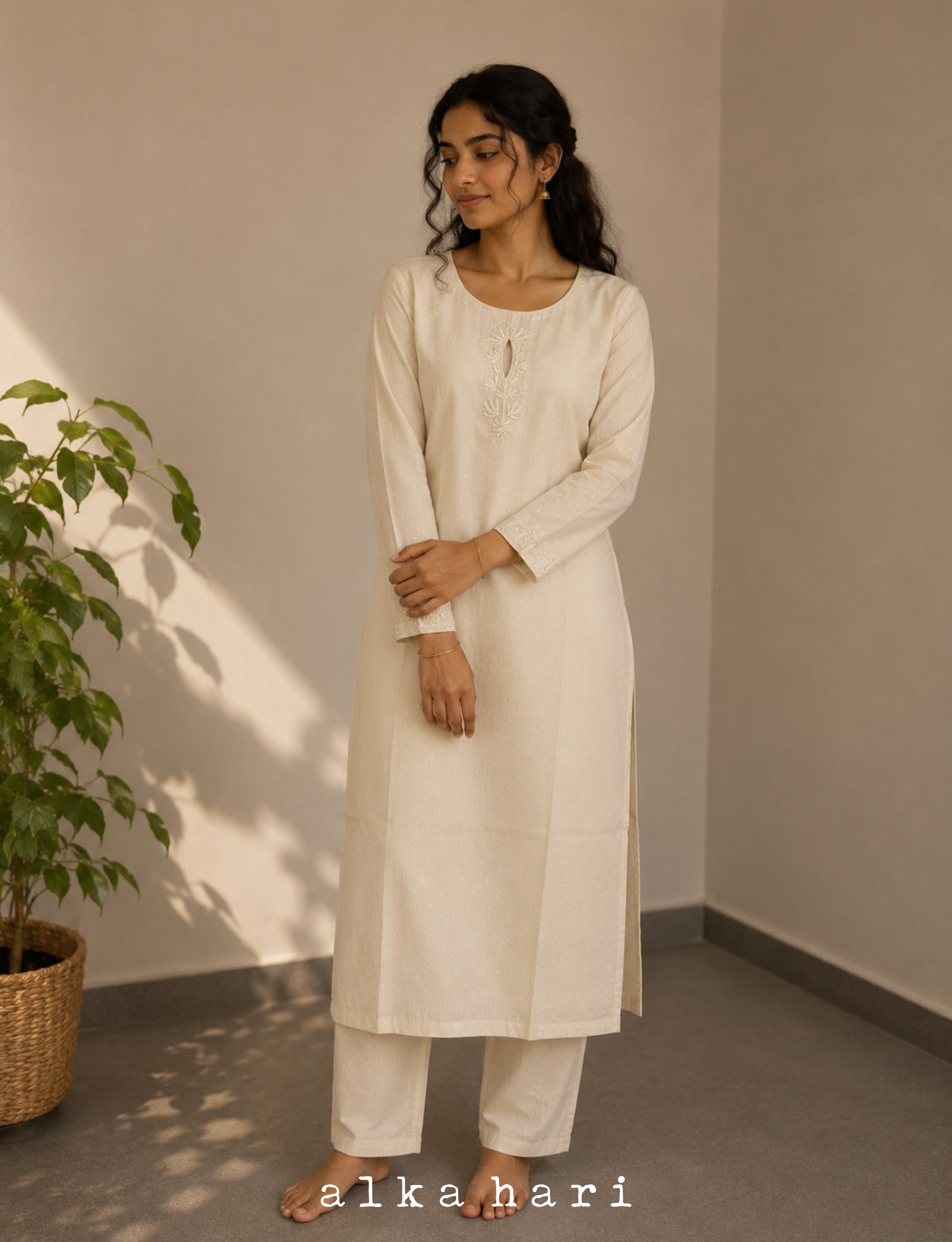 Off White Cotton Kurta with Keyhole Detail