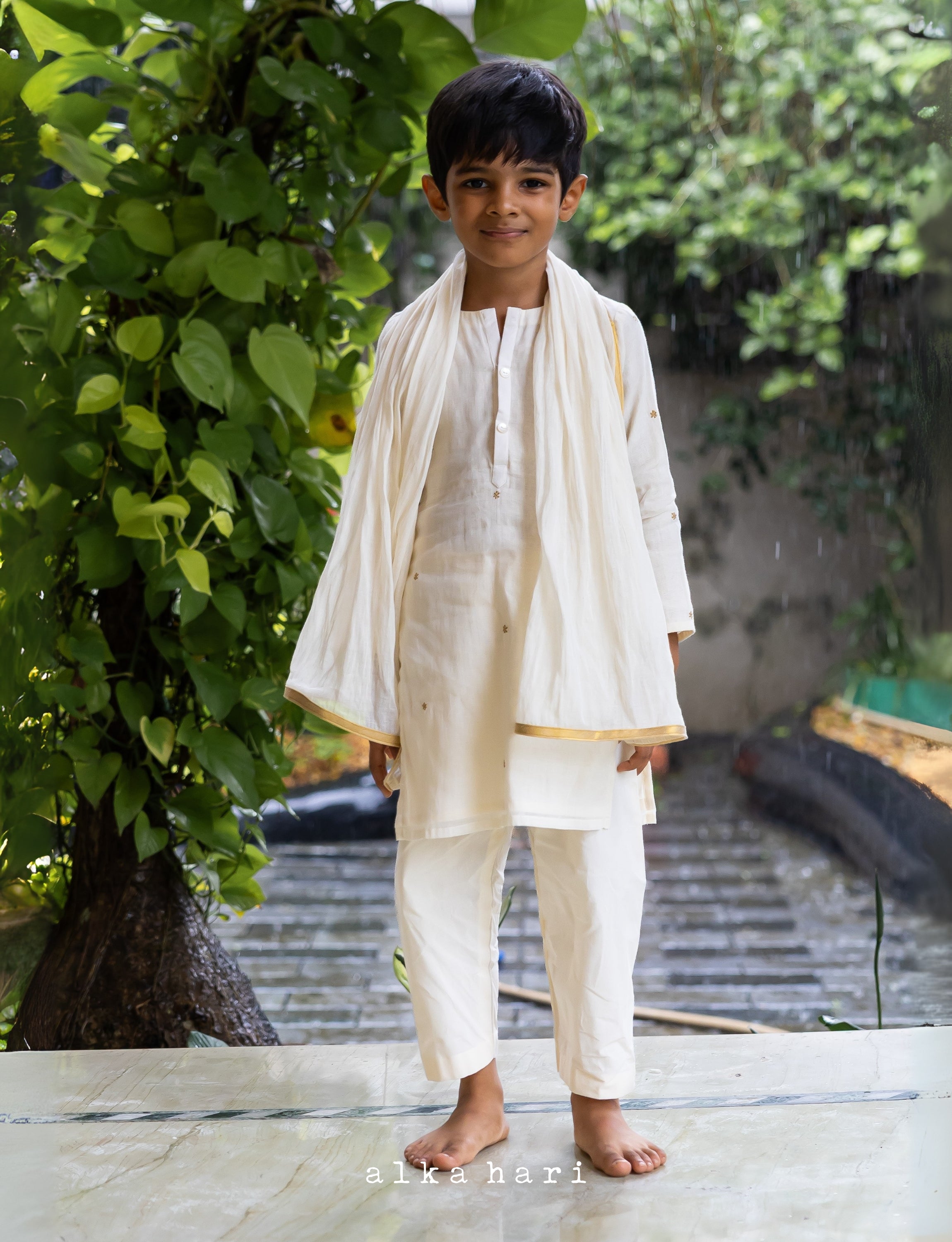 Off-White Straight Kurta with Tiny Gold Motifs