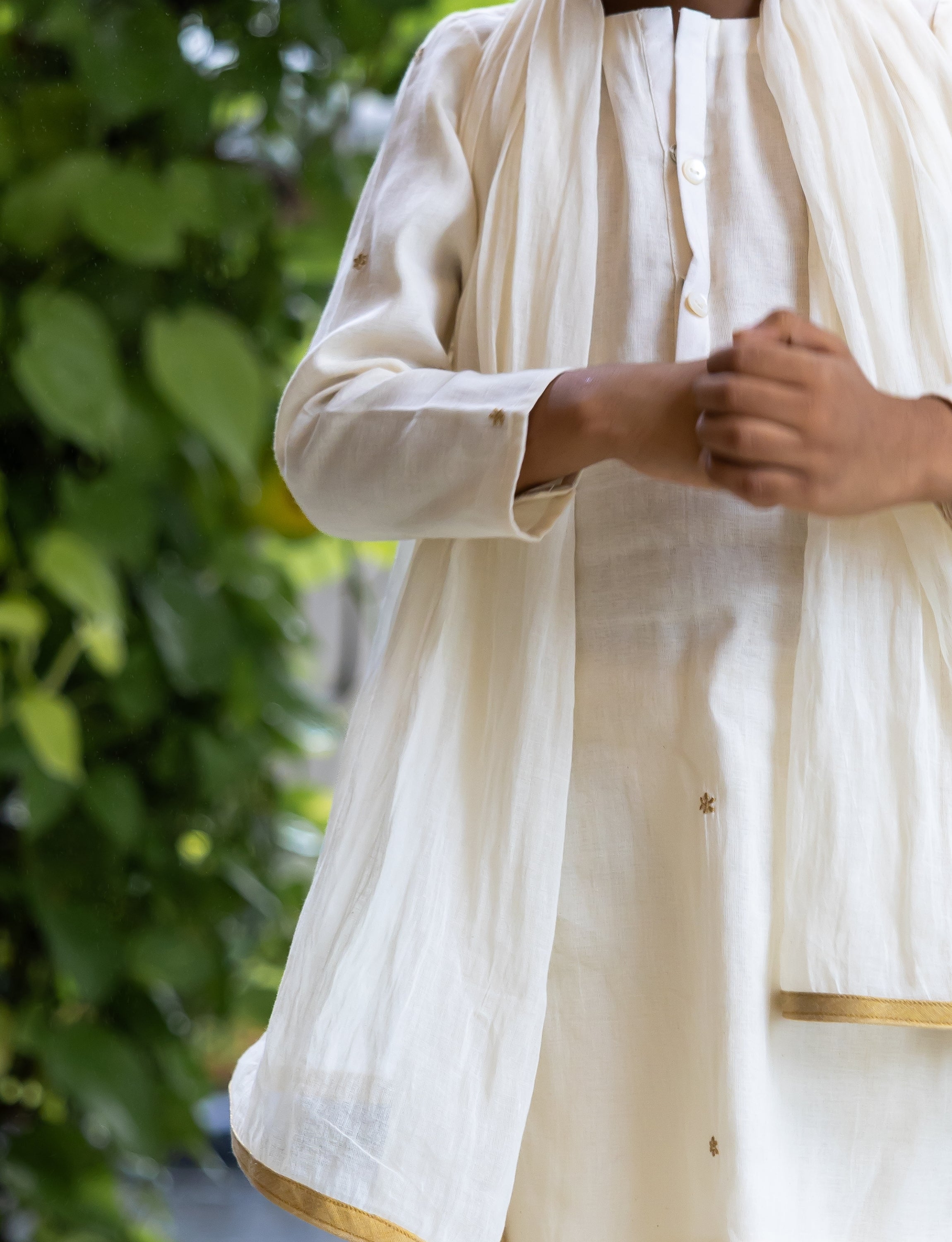 Off-White Straight Kurta with Tiny Gold Motifs