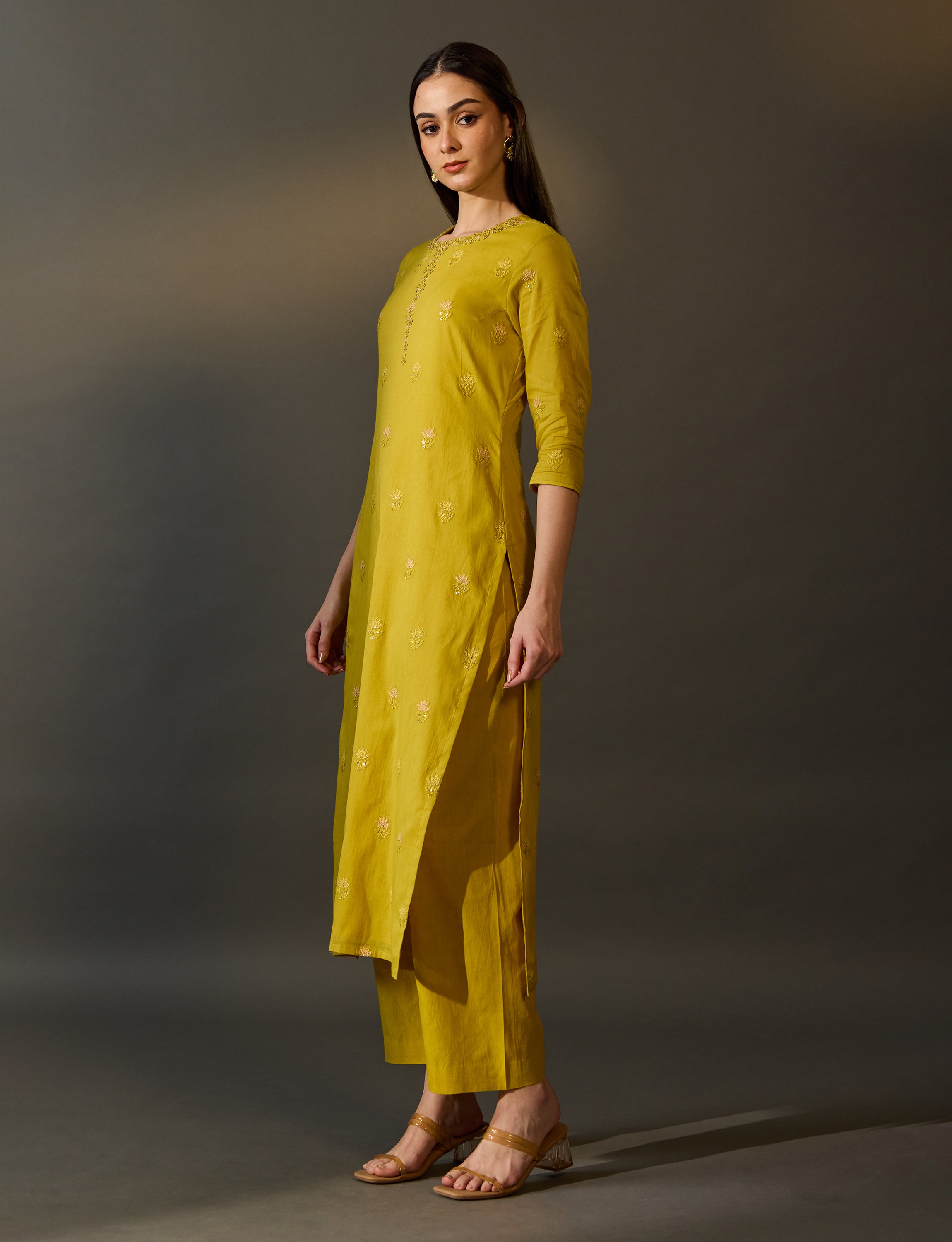 Yellow / Mauve Pink Close Neck Embroidered Kurta