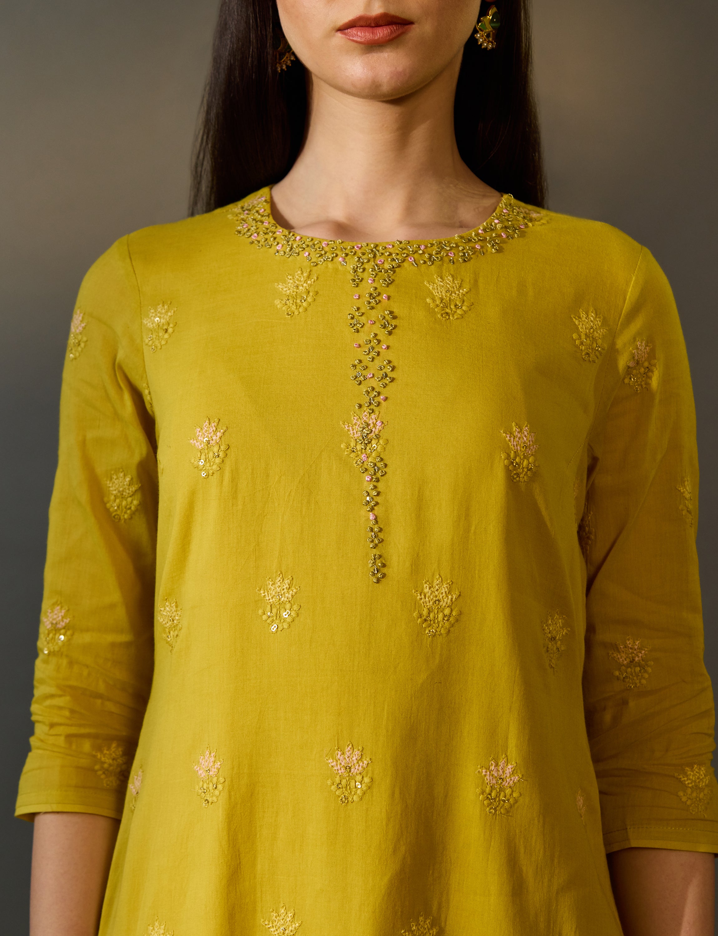 Yellow / Mauve Pink Close Neck Embroidered Kurta