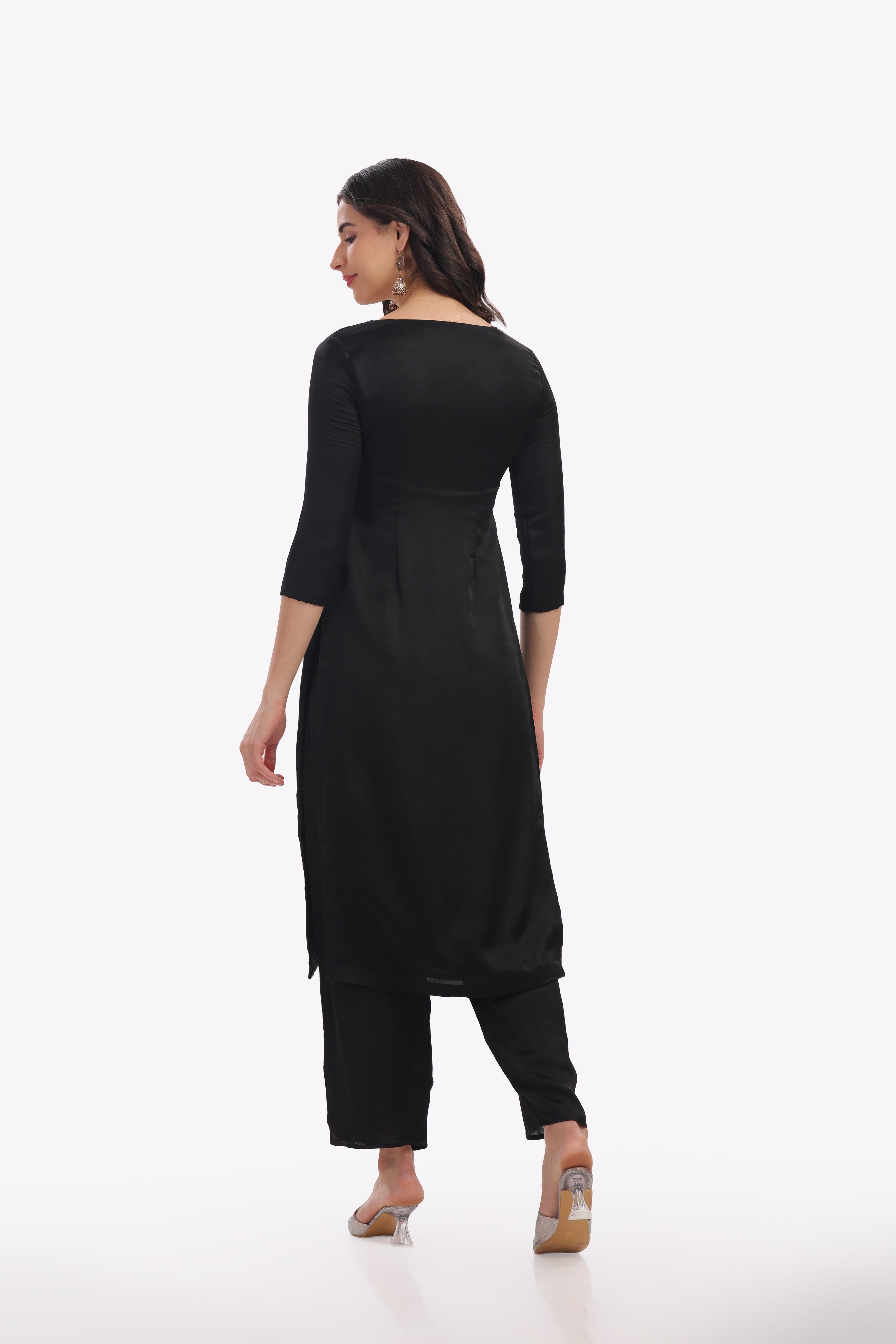 Black Floral Embroidered Kurta