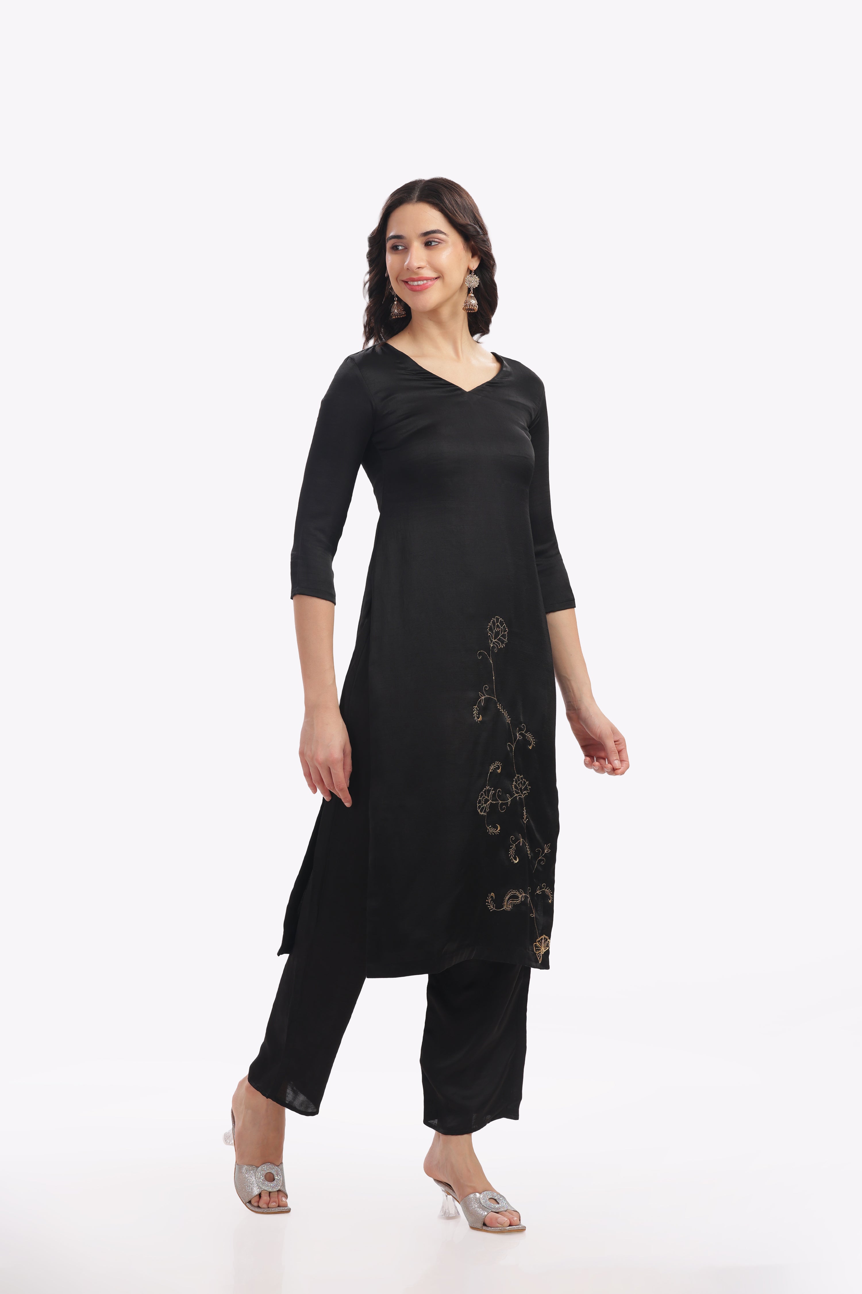 Black Floral Embroidered Kurta