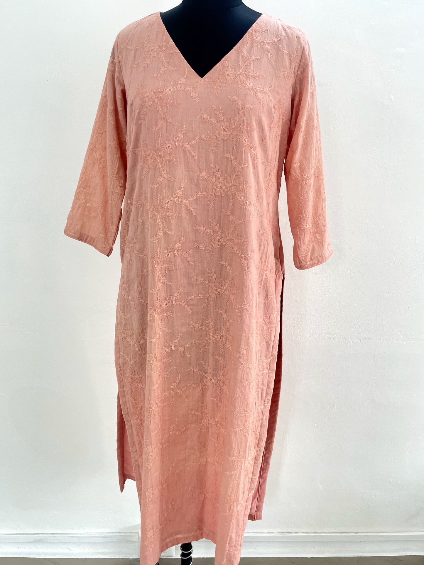 Embroidered kurta with back detail